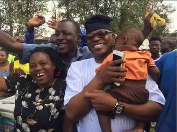 #Ondo Decides: Jegede Storms Polling Unit to Cast Vote Amidst Cheers from Supporters (Photos)